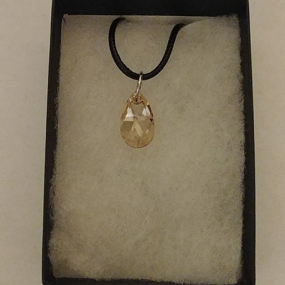 Daffodil Gold Crystal Teardrop Necklace - Picture 3 of 8